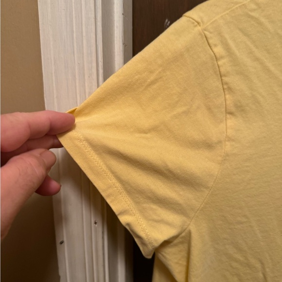 Women’s XL Yellow Levi’s Short Sleeve Shirt - Picture 2 of 8